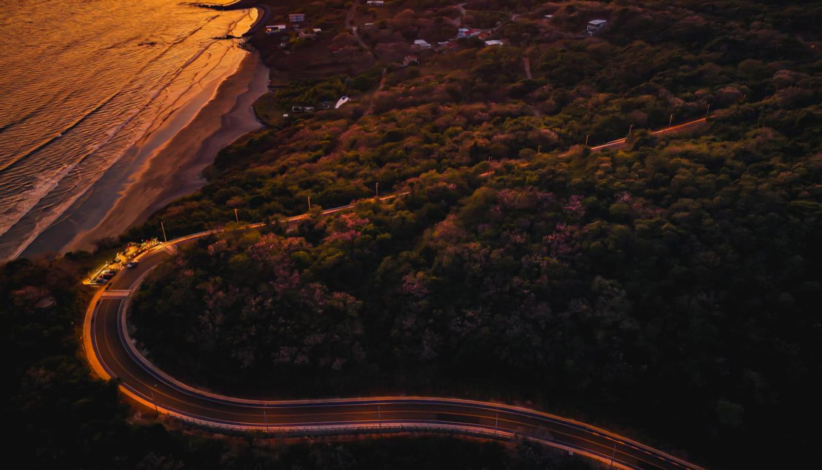 mas-de-600-millones-impulsan-modernizacion-de-escuelas-mercados-y-obras-viales-en-el-salvador